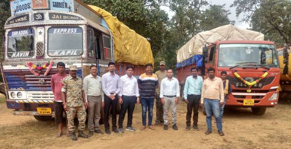 मानपुर सीमा में दो वाहन से 300 क्विंटल अवैध धान जब्त