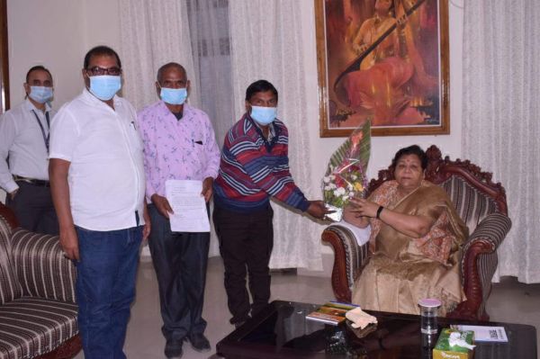 परसा कोल परियोजना के भूमि अधिग्रहण शुरु कराने ग्रामीण एकजुट, राज्यपाल को सौंपा ज्ञापन