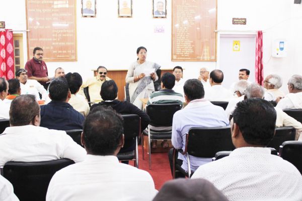 अभा हॉकी स्पर्धा को सफल बनाने मेयर ने ली बैठक