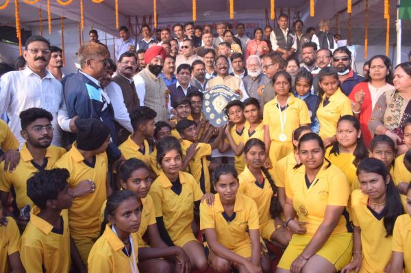 खेल प्रतिभाओं को राष्ट्रीय एवं अंतरराष्ट्रीय स्तर पर अवसर प्रदान करने  सरकार प्रतिबद्ध-डॉ. डहरिया