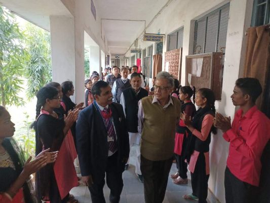 जीवन में आगे बढऩे के लिए काम के प्रति समर्पण, अनुशासन व दृढ़ संकल्प जरूरी