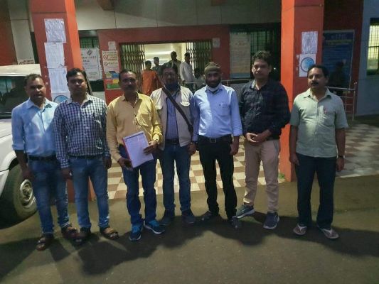 कोरोना वैक्सीनेशन से शिक्षकों को मुक्त करने की मांग