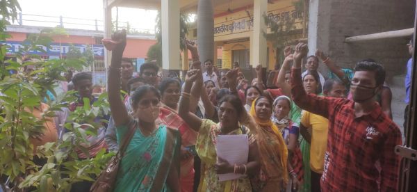 5 माह से नहीं मिली मध्याह्न भोजन की राशि, कर्ज के बोझ से दब रहीं समूह की महिलाएं