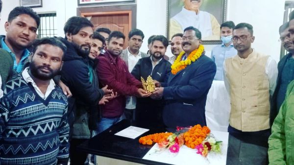 खाद्य मंत्री से युवा कार्यकर्ताओं ने की खास मुलाकात