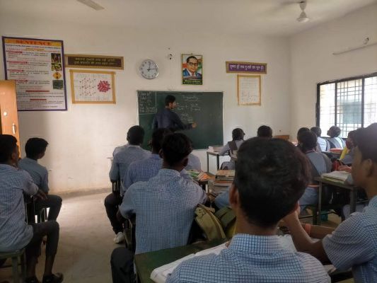 एकलव्य आदर्श विद्यालय का निरीक्षण