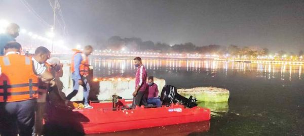 87 हजार दीयों की रोशनी से जगमगाया दलपत सागर
