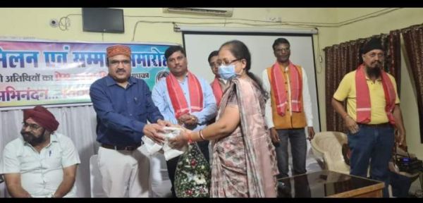 दीपावली मिलन समारोह में पत्रकारों-कोरोना वॉरियर्स का सम्मान