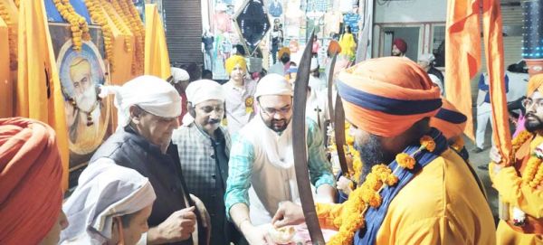 पंज प्यारों की अगुवाई में निकली शोभायात्रा, अग्नि ने किया स्वागत