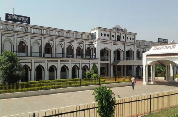 पार्किंग ठेका समाप्त होने के बाद भी अवैध वसूली, ठेकेदार और सहयोगी पर जुर्म दर्ज