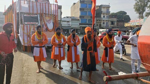 पंज प्यारों की अगुवाई में निकली शोभायात्रा, कई आयोजन