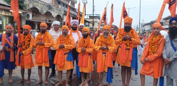 प्रकाश पर्व: पंज प्यारों की अगुवाई में निकला नगर कीर्तन