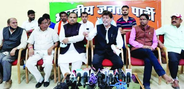पेट्रोल-डीजल में अविलंब वैट घटाये प्रदेश सरकार, गलत नीतियों का होगा  विरोध