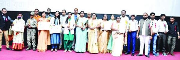 10 महिलाओं को आयरन लेडी इंदिरा गांधी अवार्ड