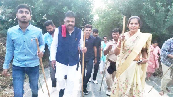 रेखचंद ने सपरिवार पालीताना तीर्थ में पूजा-अर्चना कर की राज्य की मंगल कामना