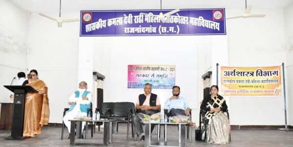 युवा महिला कमजोर वर्ग के लिए सहकारिता पर कार्यशाला