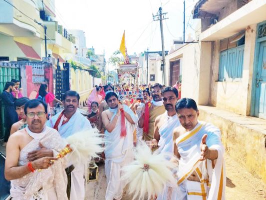 कार्तिक पूर्णिमा पर निकाली शोभायात्रा