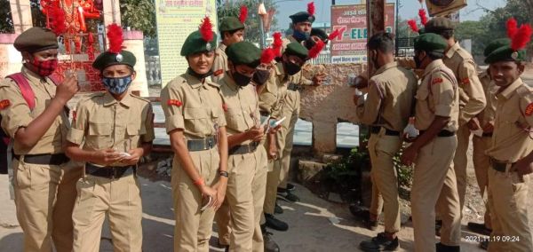 एनसीसी कैडेटों के द्वारा फोटोयुक्त निर्वाचक नामावलियों का प्रचार-प्रसार