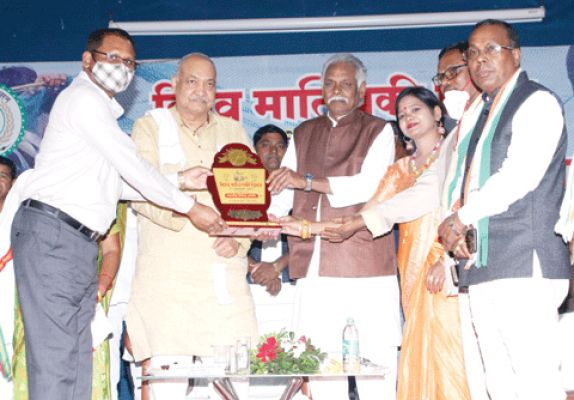  नवीन तकनीक-बाजार प्रतिस्पर्धा के  हिसाब से करें मत्स्य पालन-कृषि मंत्री