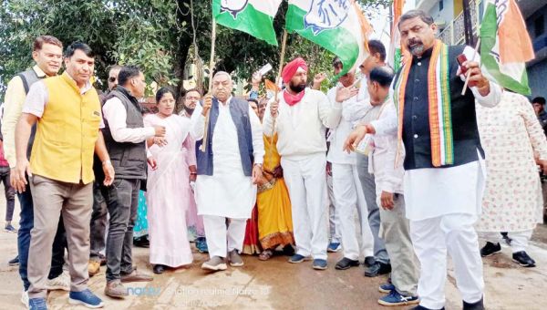 कांग्रेसियों ने निकाली जन-जागरण पदयात्रा