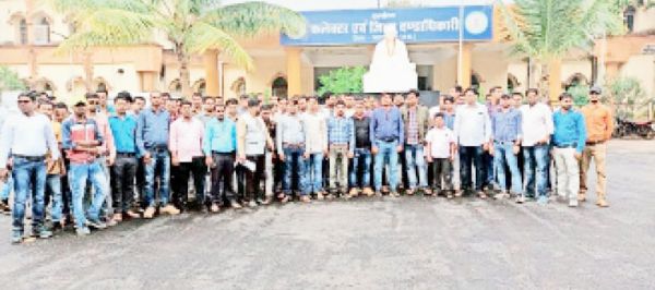 अब समर्थन मूल्य धान खरीदी कम्प्यूटर ऑपरेटर भी हड़ताल की तैयारी में, संघ ने कलेक्टर को सौंपा ज्ञापन