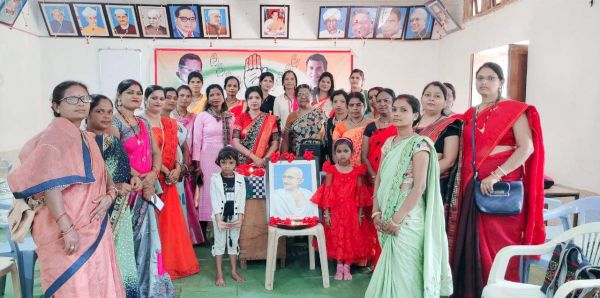 कांग्रेसियों ने किया मितानिनों का सम्मान