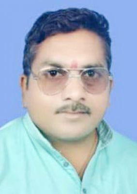 दिनेश राष्ट्रीय मजदूर कांग्रेस (इंटक) के प्रदेश उपाध्यक्ष  