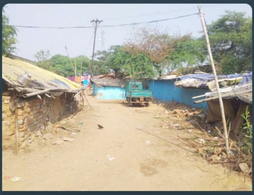 देवार डेरा को अन्यत्र बसाने की उठ रही मांग, पढ़ाई हो रही प्रभावित