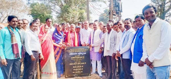 विधायक कमरो ने सोनहत विकासखंड को दी 5 करोड़ 40 लाख की सौगात, भूमिपूजन