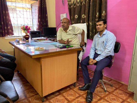 बाइक से विधायक मंडावी पहुंचे मोहला, छात्रावास-बीईओ कार्यालय का लिया जायजा