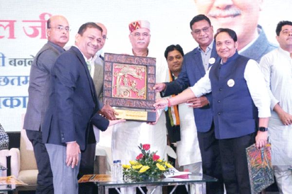   सर्वश्रेष्ठ सीएम चुने जाने पर बघेल का क्रेडाईयों ने किया सम्मान