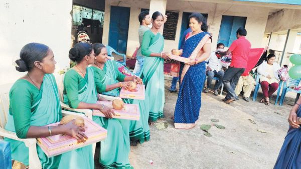  मितानिन दिवस पर विभिन्न कार्यक्रम, मितानिनों को श्रीफल और साड़ी भेंट