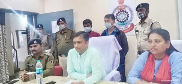 पिकअप में मिर्ची के नीचे 64 लाख का गांजा छिपा एमपी ले जाते 2 बंदी