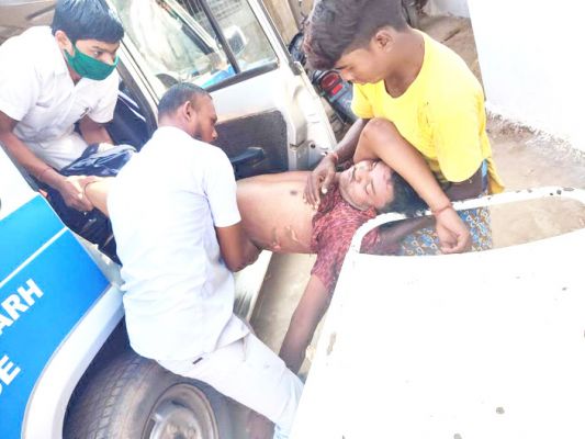 झालर लगाते करंट की चपेट में आया युवक झुलसा