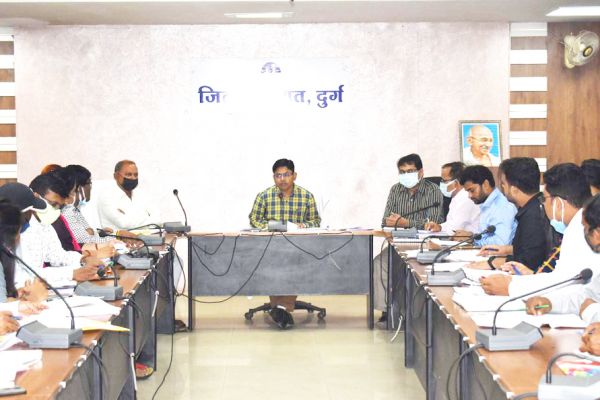 मुर्गीपालन जैसी गतिविधियों में आधुनिक तरीकों पर करें फोकस-सीईओ