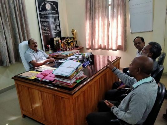 निजी स्कूल प्रबंधन वार्षिक समस्त मदों की फीस जमा करने डाल रही है दबाव