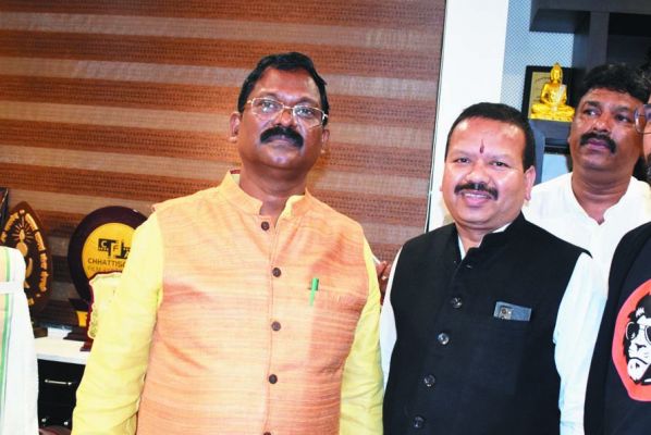 कोसरंगी व अचानकपुर में धान खरीदी केंद्र खोलने मंत्री से मुलाकात