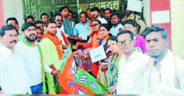 छड़, सीमेंट और रेत की लगातार बढ़ती कीमतों को लेकर भाजयुमो का प्रदर्शन