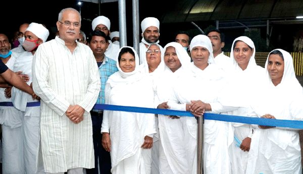 सीएम से संत कबीर सेवा संस्थान देवपुर के प्रतिनिधि मंडल ने की मुलाकात