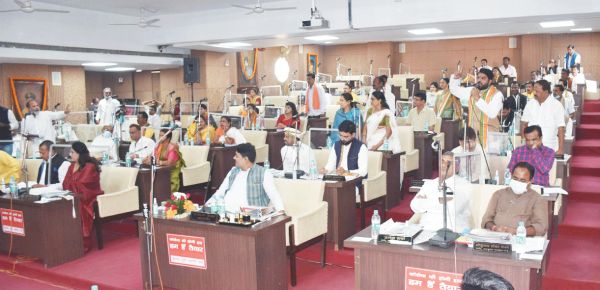   प्रधानमंत्री आवास योजना के नाम पर वसूली के लिए रैकेट काम कर रहा...