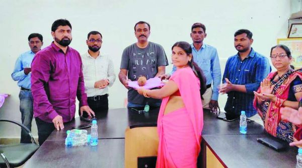 नपा अध्यक्ष ने किया मितानिनों का सम्मान