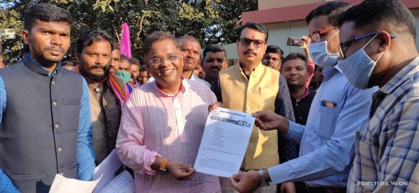 एनएमडीसी में स्थानीयों को नौकरी की मांग