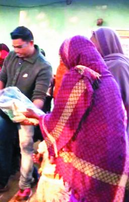 जरूरतमंदों को बांटे गर्म कपड़े