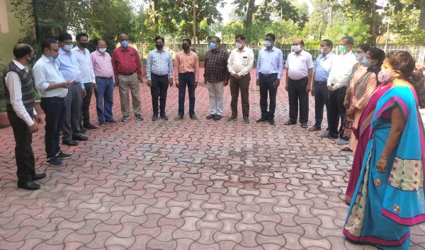 संविधान दिवस पर अधिकारी-कर्मचारियों ने ली शपथ