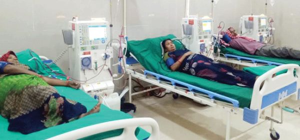 मेडिकल कॉलेज अस्पताल में आधार कार्ड से मुफ्त डायलिसिस की सुविधा हो रही उपलब्ध