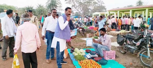 किसानों ने केंद्र सरकार को झुकने पर मजबूर किया- कुंवर सिंह