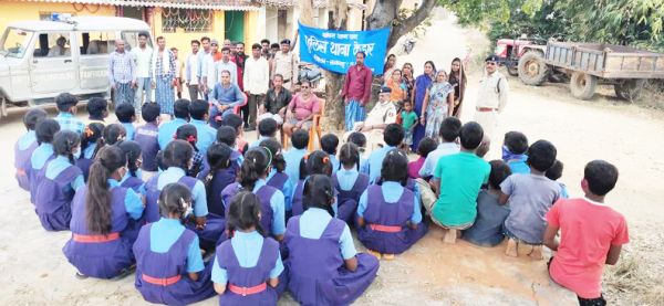 चलित थाना, साइबर अपराध रोकने ग्रामीणों को किया जागरूक