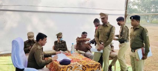 स्पंदन कार्यक्रम, परेड निरीक्षण में जवानों के बीच पहुंचे एसपी
