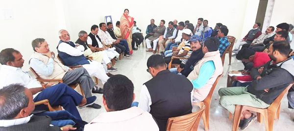 पर्यवेक्षकों के आगे कांग्रेस नेताओं ने जिला विभाजन पर जताई आपत्ति