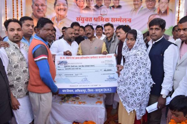 शासन की योजनाओं का लाभ अधिकार के साथ लें श्रमिक-अमरजीत