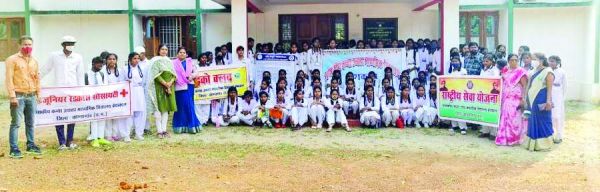 छात्राओं ने वन विभाग कार्यालय का किया भ्रमण